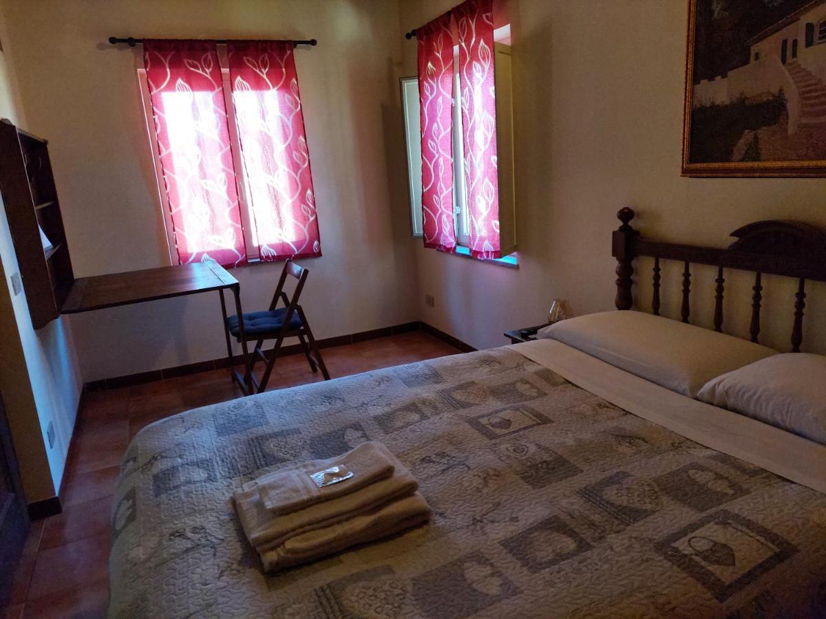 Bed And Breakfast Monticelli Capranica Bagian luar foto