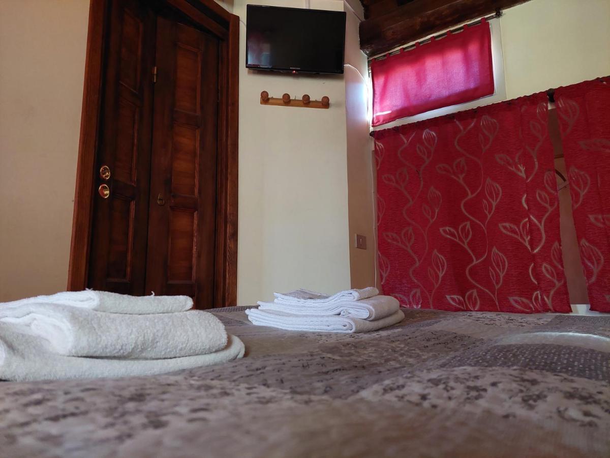 Bed And Breakfast Monticelli Capranica Bagian luar foto